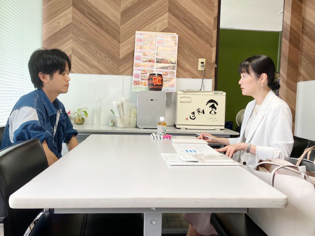実績あるカウンセラー・小日向るり子氏による月1カウンセリングを導入