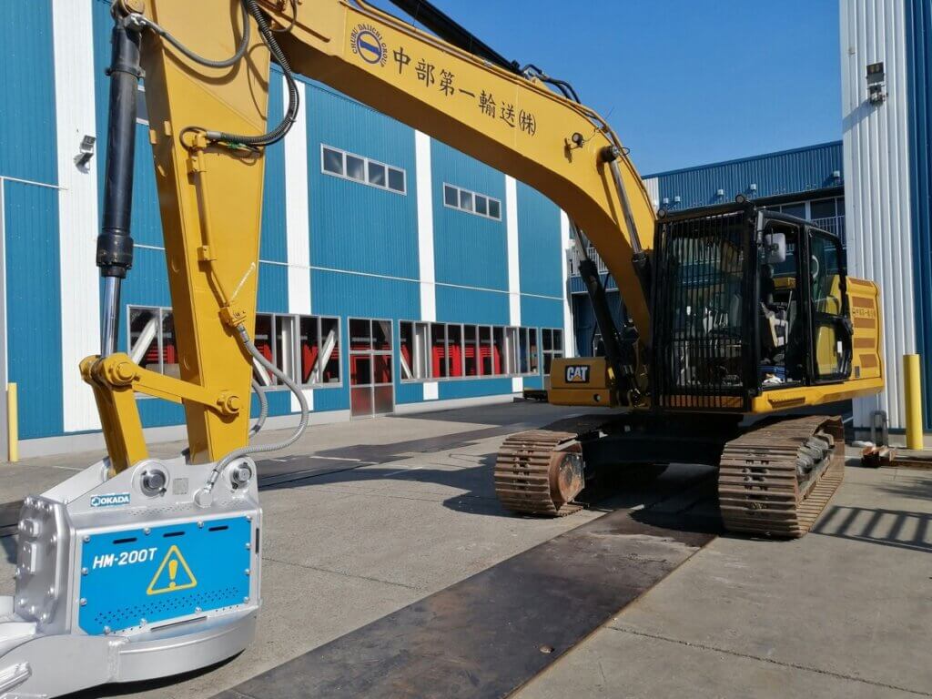 オカダアイヨン社製イヨンハイマグ HM-200T。クラス最大φ1150mmのマグネット径を誇る最新鋭マグネット